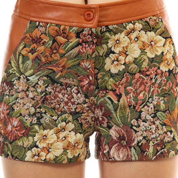 NWOT Flying Tomato Floral Upholstery Leather Short - Picture 5 of 5